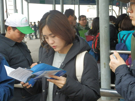 A tourist receives information on the illegality of bear bile use